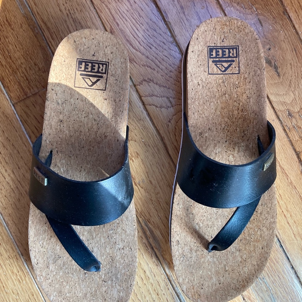 REEF flip flops, size 7 women. Like new - Picture 7 of 9